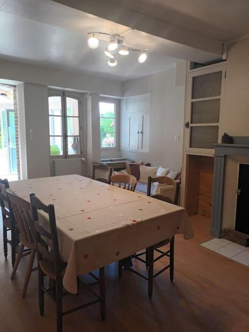 Maison De Campagne Lindry Esterno foto